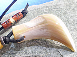 個性がキラリと光る★夜光貝（ヤコウガイ）キーホルダー【KKH-A-008】