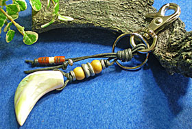 個性がキラリと光る★夜光貝（ヤコウガイ）キーホルダー【KKH-A-008】