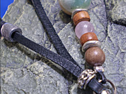 鹿革＆天然石★夜光貝（ヤコウガイ）ストラップ【ローズクォーツ】