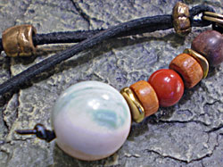 鹿革＆天然石★夜光貝（ヤコウガイ）ストラップ【ジャスパー】