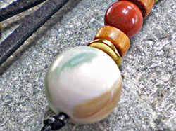 鹿革＆天然石★夜光貝（ヤコウガイ）ストラップ【ジャスパー】