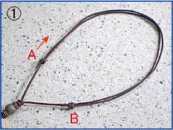チョーカー（スライド式）の紐の長さ調節方法