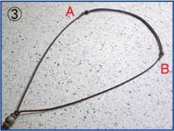 チョーカー（スライド式）の紐の長さ調節方法