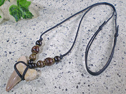 ボーン＆ウッドビーズ★サメ歯化石チョーカー（ネックレス）