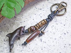 サーファー必見!ウッド(木彫り)キーホルダー イルカ