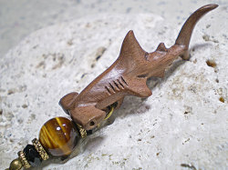 海モチーフ★ウッド（木彫り）ストラップ　シュモクザメ
