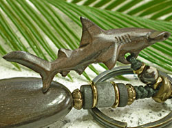 海モチーフ★ウッド（木彫り）キーホルダー　シュモクザメ