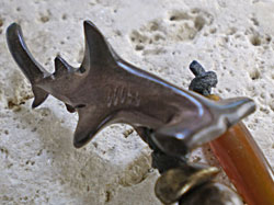 サーファー必見！ウッド（木彫り）キーホルダー　シュモクザメ