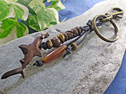 サーファー必見！ウッド（木彫り）キーホルダー　シュモクザメ